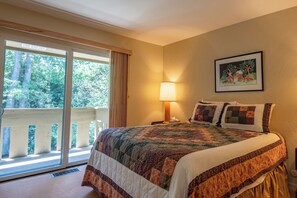 2 bedrooms, free WiFi, bed sheets - Andora Villa Condo 118 - Right on Trail Creek and Walk to Downtown (Ketchum)