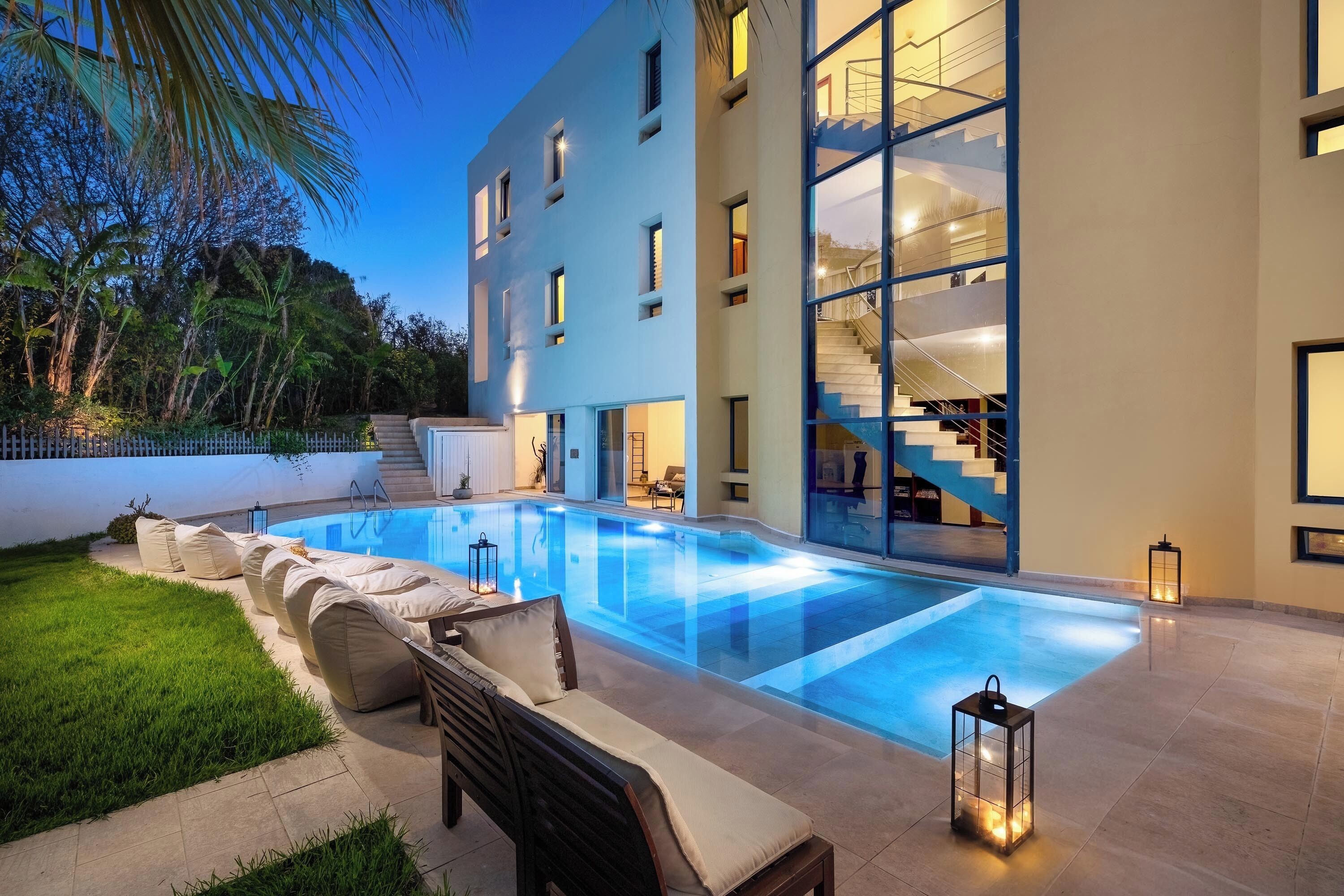 Außenpool, Liegestühle