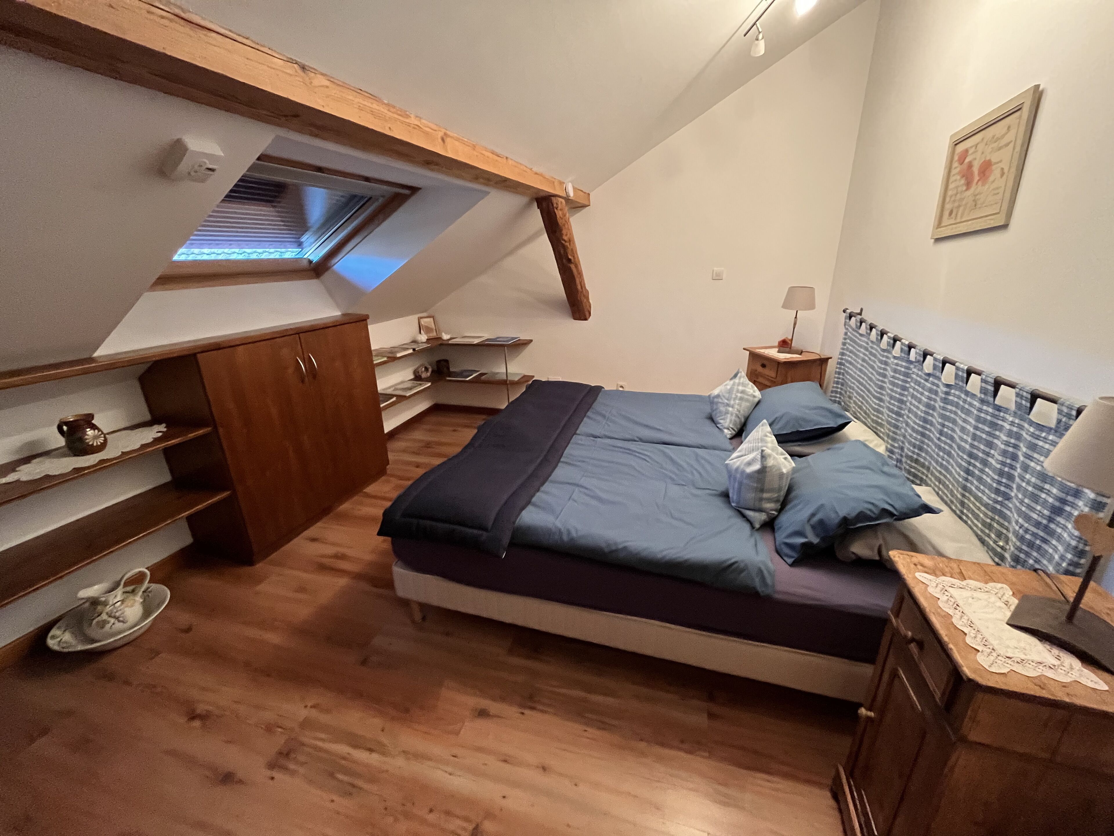 2 slaapkamers, een strijkplank/strijkijzer, reisbedje, gratis wifi