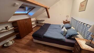 2 bedrooms, iron/ironing board, travel cot, free WiFi