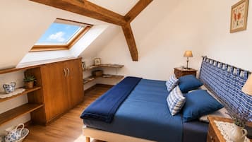 2 bedrooms, iron/ironing board, travel cot, free WiFi