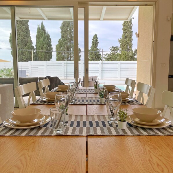 Dining - Lux & Comfy ~ Pool ~ Queen Beds (Rishon LeTsiyon)