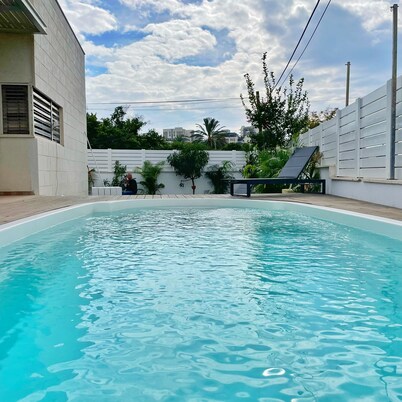 Lux & Comfy ~ Pool ~ Queen Beds