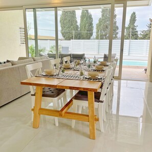 Dining - Lux & Comfy ~ Pool ~ Queen Beds (Rishon LeTsiyon)