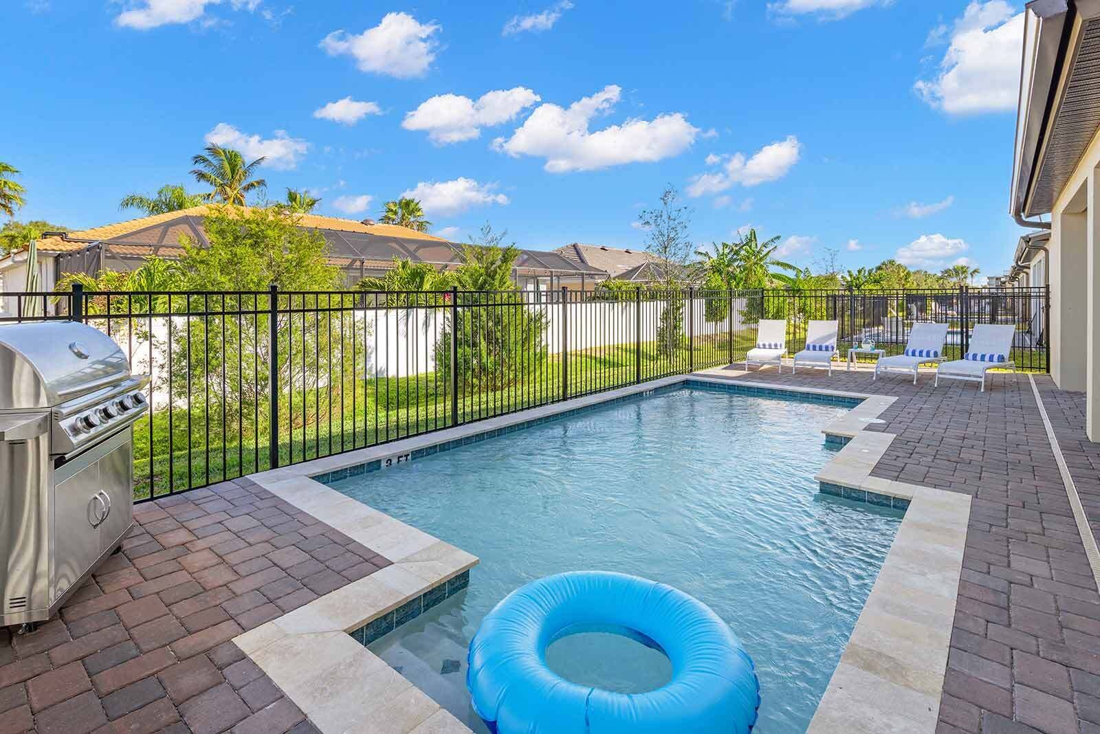 Trendy Tides | Deluxe Villa w/ Private Pool - for Movie, Fashion, & Beach Lovers