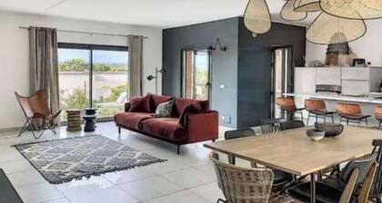 CONTEMPORARY HOUSE WITH HEATED POOL 2A041000089VP