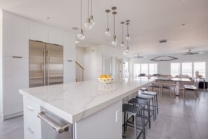 Dining - Oceanfront 6 BR Beach House in Garden City! Susan's Oasis  (Garden City)