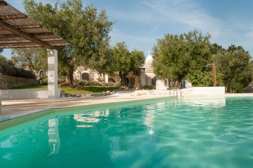 Spacious & bright trulli w/private pool, nicely decorated - AC in all rooms