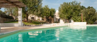 Spacious & bright trulli w/private pool, nicely decorated - AC in all rooms