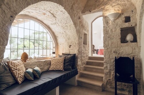 Spacious & bright trulli w/private pool, nicely decorated - AC in all rooms