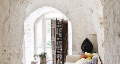 Spacious & bright trulli w/private pool, nicely decorated - AC in all rooms