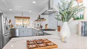 Cabin, 3 Bedrooms | Private kitchen