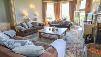 Cottage | Living area | Video-game console