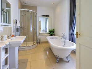 Cottage | Bathroom | Shower