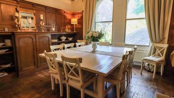 Cottage | Dining