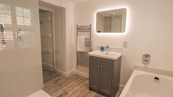 Cottage | Bathroom | Shower