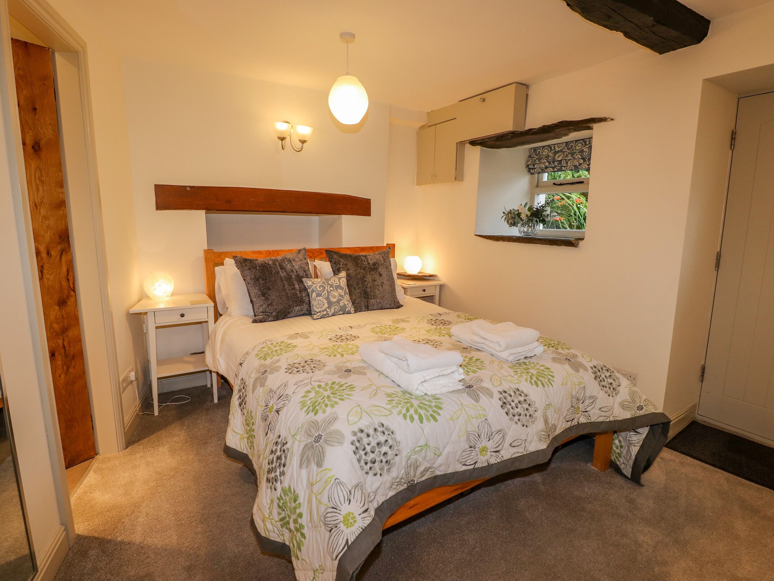 2 室のベッドルーム、客室ごとに異なる装飾、客室ごとに異なるインテリア、WiFi (無料)