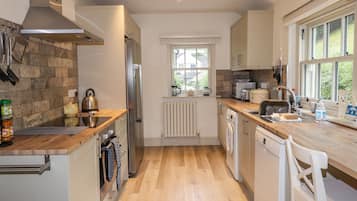 Fridge, dishwasher, cookware/dishes/utensils