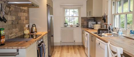 Fridge, dishwasher, cookware/dishes/utensils