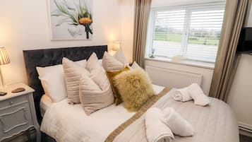 2 bedrooms, individually decorated, individually furnished, free WiFi