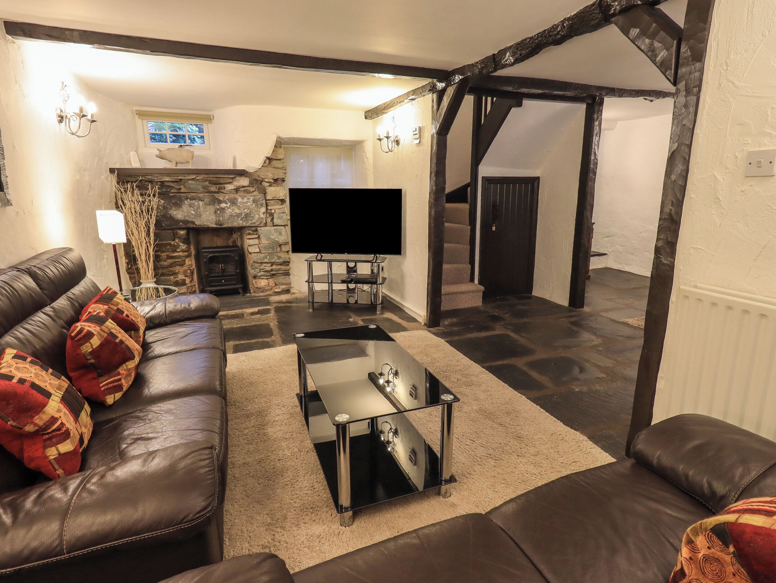 คอทเทจ | บริเวณนั่งเล่น | เครื่องเล่นดีวีดี