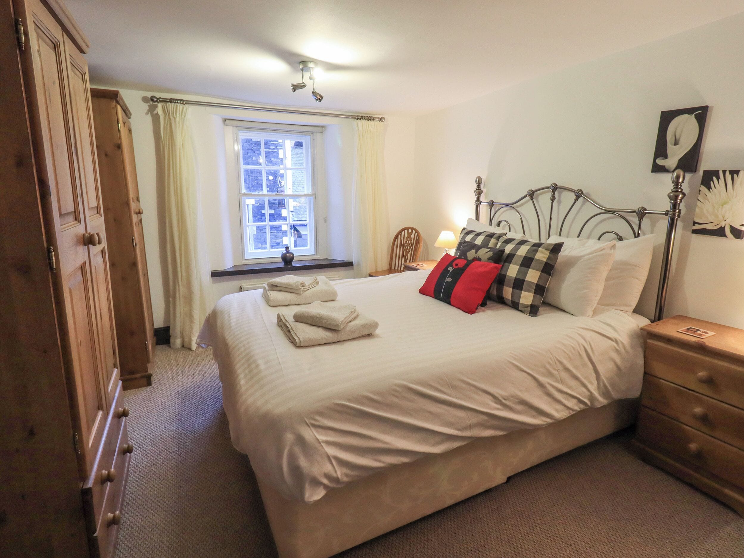 2 bedrooms, individually decorated, individually furnished, free WiFi