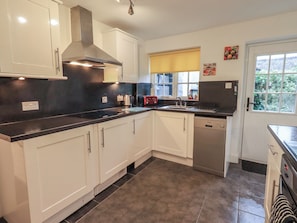 Cottage | Private kitchen | Fridge, dishwasher, cookware/dishes/utensils - Birchcroft (Ambleside)