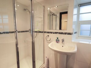 Cottage | Bathroom | Shower