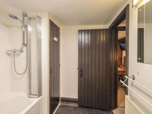 Cottage | Bathroom | Shower