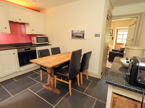 Cottage | Private kitchen | Fridge, dishwasher, electric kettle, toaster
