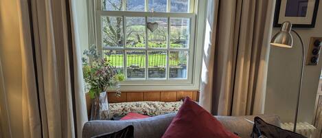 Cottage | Living area