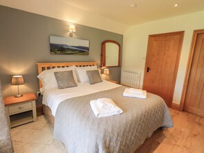 2 bedrooms, individually decorated, individually furnished, free WiFi