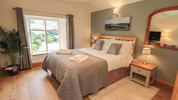 2 室のベッドルーム、客室ごとに異なる装飾、客室ごとに異なるインテリア、WiFi (無料)