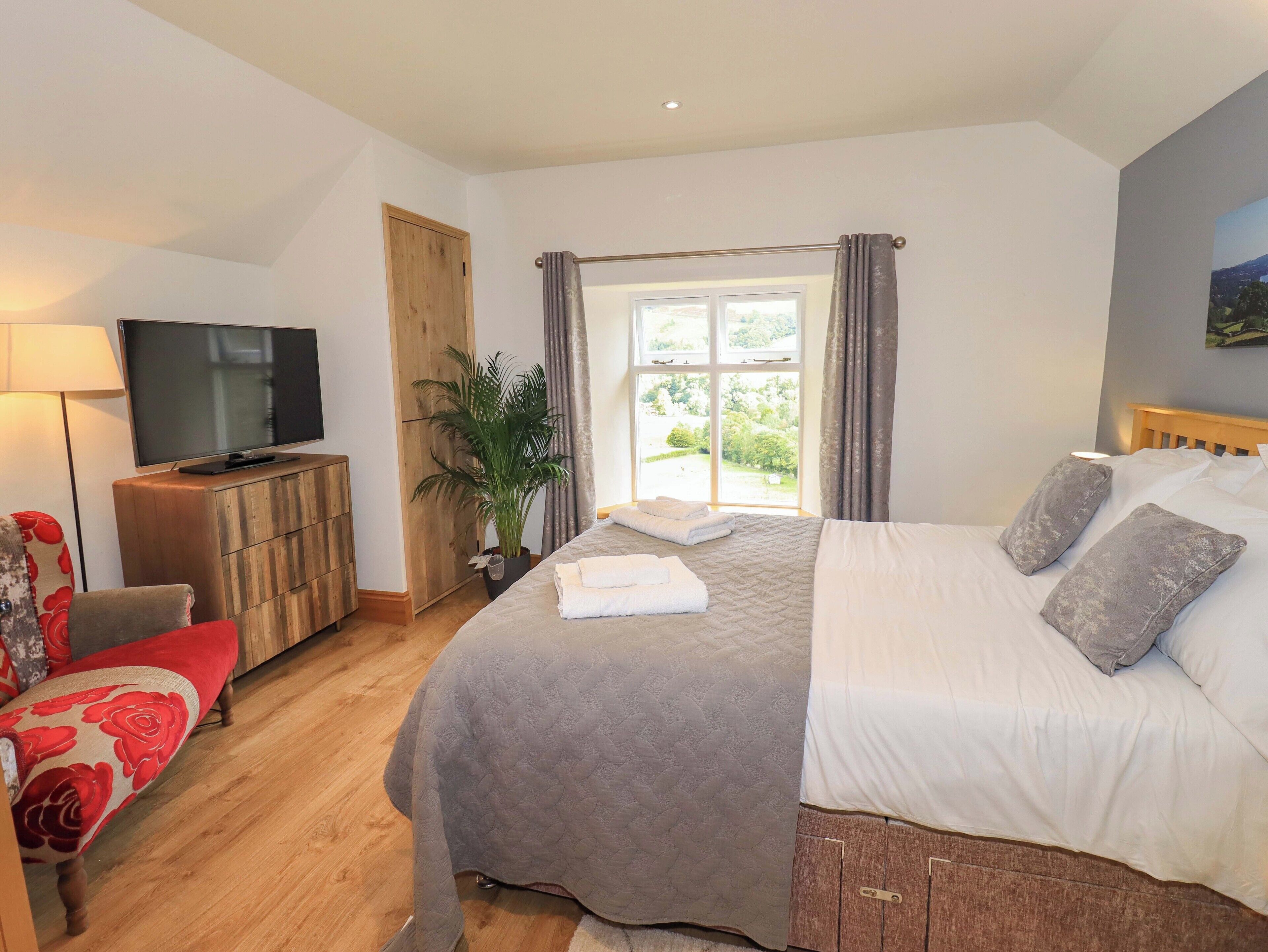 2 bedrooms, individually decorated, individually furnished, free WiFi