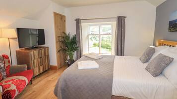 2 makuuhuonetta, yksilöllisesti sisustettu, yksilöllisesti kalustettu