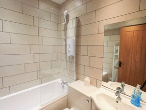 Shower - Boxwood Cottage (Windermere)