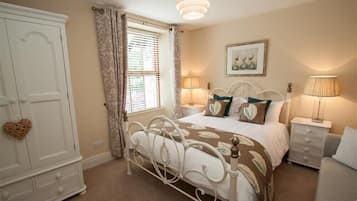 3 quartos, individualmente decorados, individualmente mobiliados