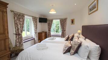 3 dormitoris, decoració individual i mobiliari individual