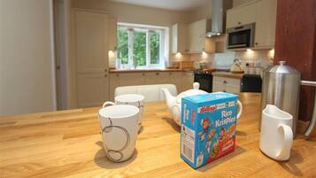 Fridge, dishwasher, cookware/dishes/utensils