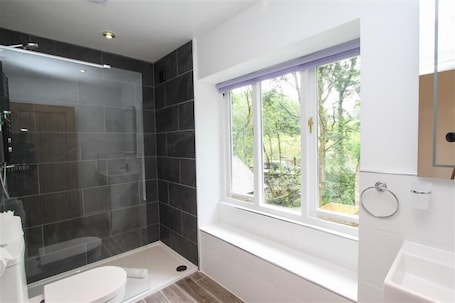 Shower. Elterwater Lodge
