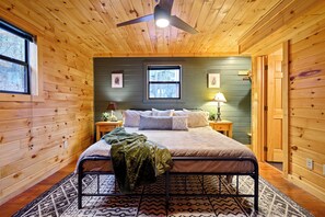 2 bedrooms, in-room safe, desk, free WiFi