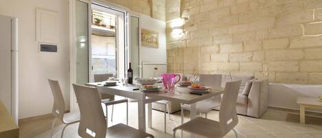 Apartment | Esszimmer