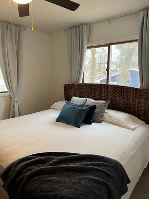 4 bedrooms, iron/ironing board, free WiFi, bed sheets