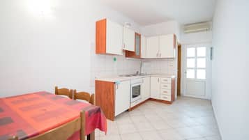 Departamento (One Bedroom Apartment) | Cocina privada | Refrigerador