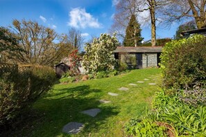 Property grounds - Rock Lea (Ambleside)