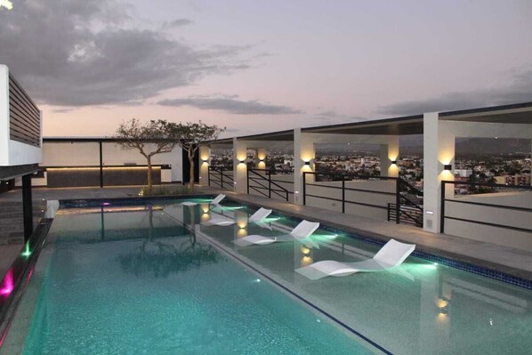 حمّام سباحة خارجي