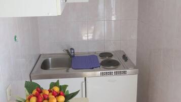 Studio (Studio with Terrace and Sea View) | Private kitchenette | Fridge