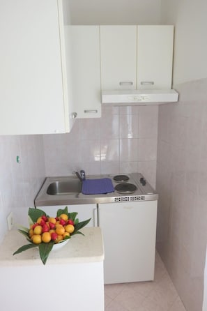 Estudio (Studio with Terrace and Sea View) | Cocineta privada | Refrigerador