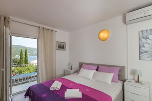 Apartment (One Bedroom Apartment with Terrace an)