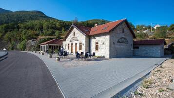 شقة (One Bedroom Apartment) | المنشأة من الخارج